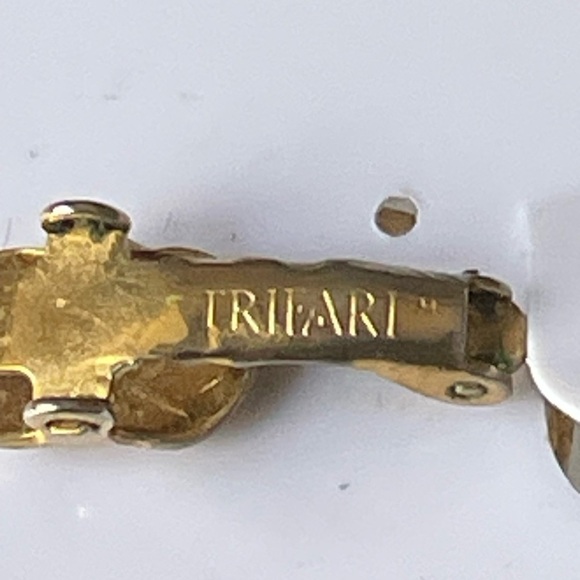 Trifari Signed Oval Pearl Clip On Vintage Earrings New Without Tags - Picture 4 of 5